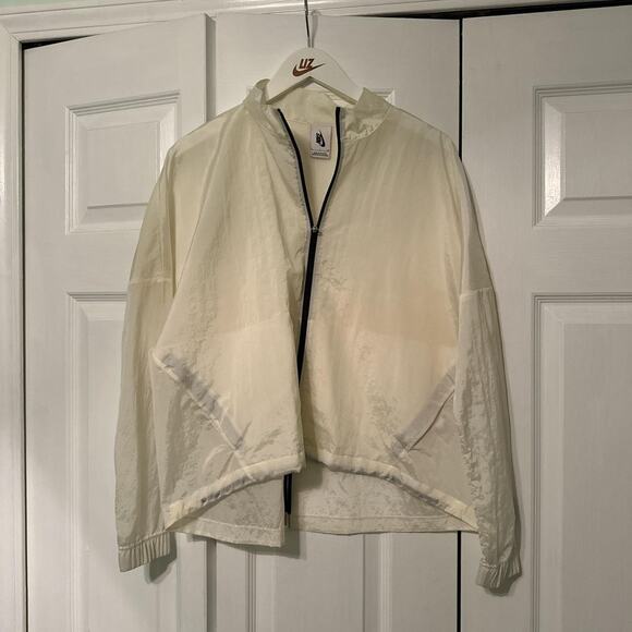 NikeLab Windbreaker Jacket - Picture 3 of 6